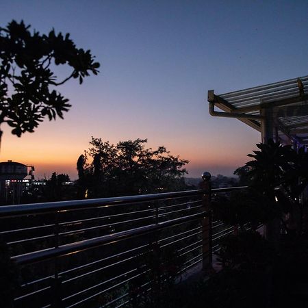 Hotel Alaya Dehradun Exterior photo