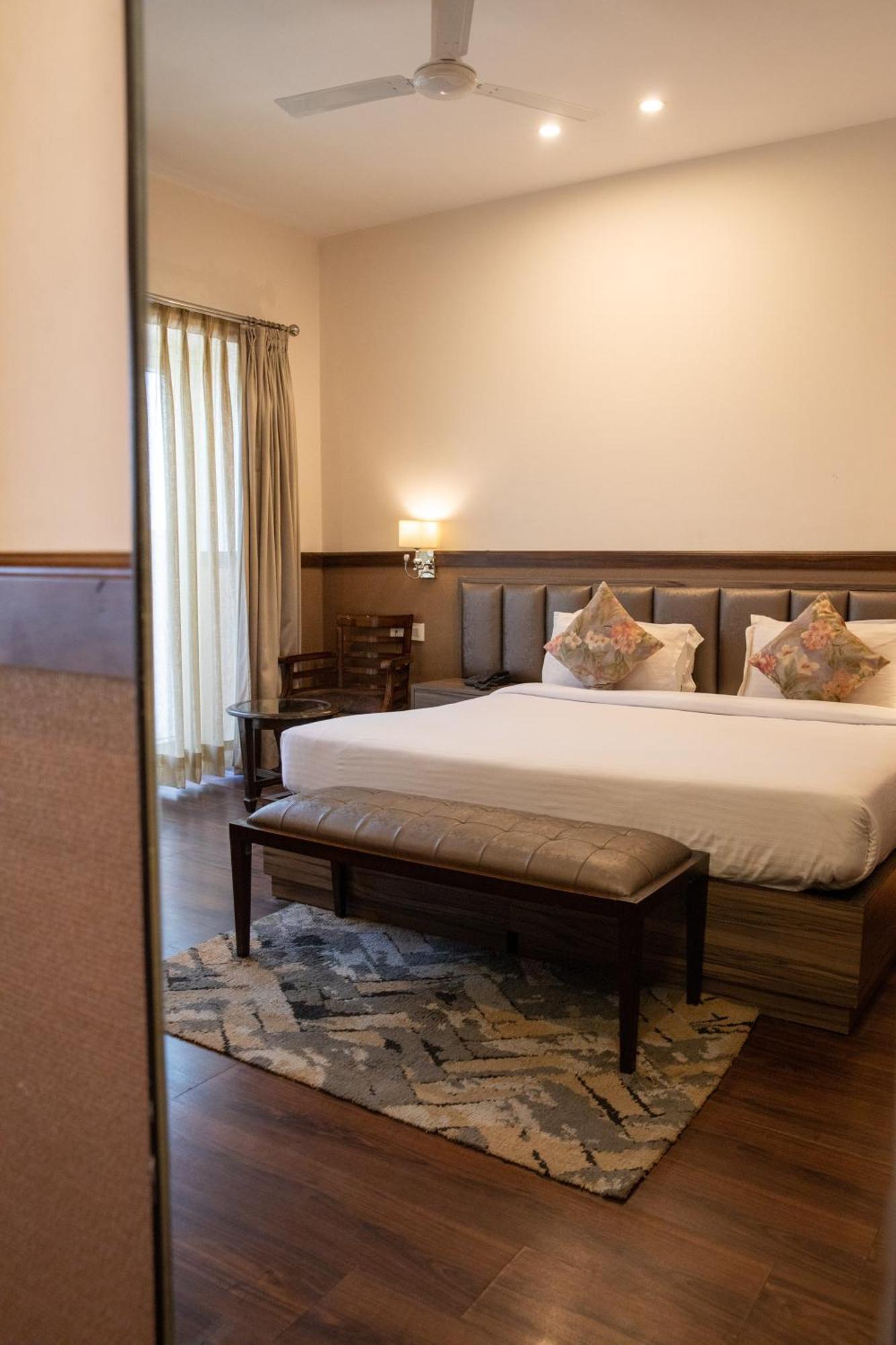 Hotel Alaya Dehradun Exterior photo